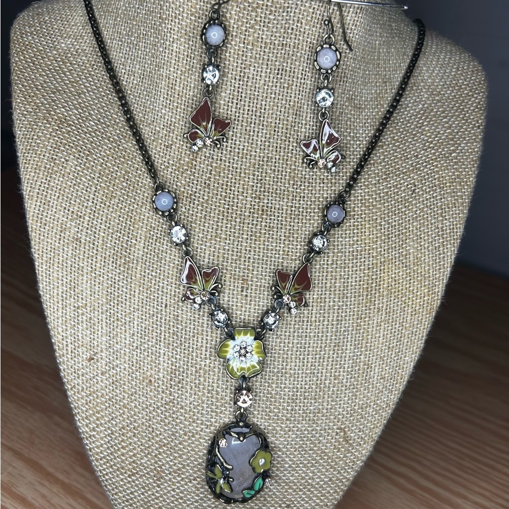 Elegant Floral Pendant Necklace and Earring Set
